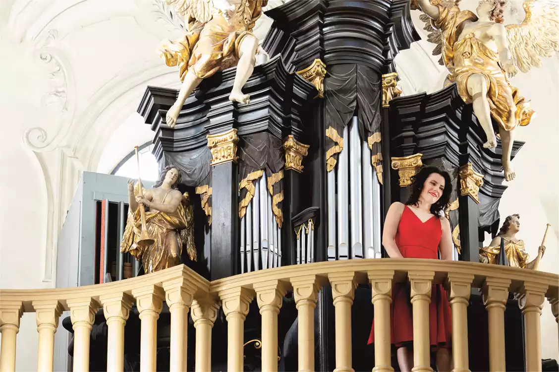 Famous Arias for Soprano and Organ