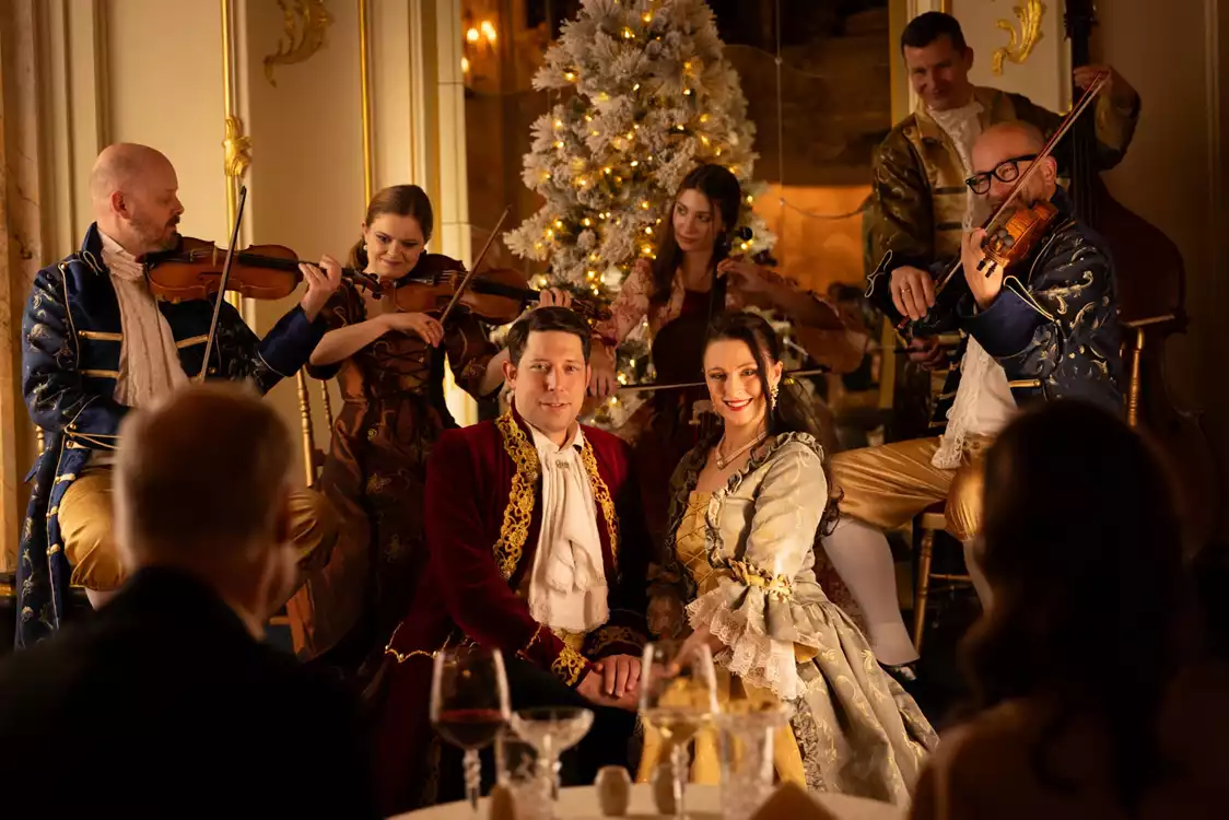 Festliches Weihnachtsdinner mit Mozart - preview image